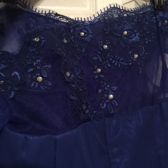 Beautiful blue gown - Picture 5 of 5